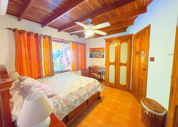 Casa Mariposa Cozy House 5 Minutes From The Сasa de vacaciones