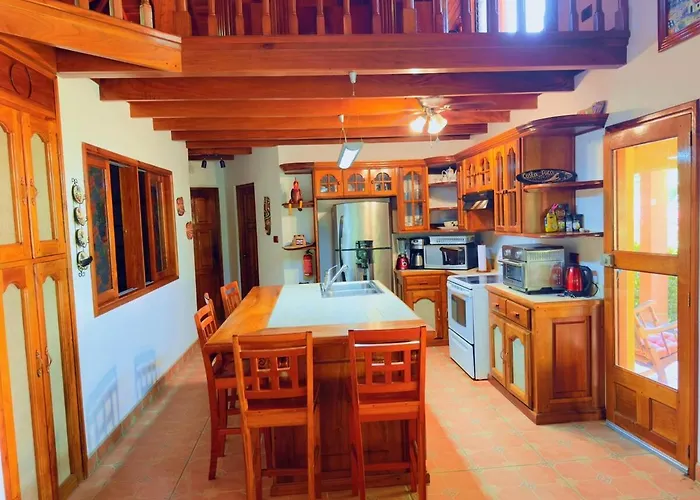 Сasa de vacaciones Casa Mariposa Cozy House 5 Minutes From The *